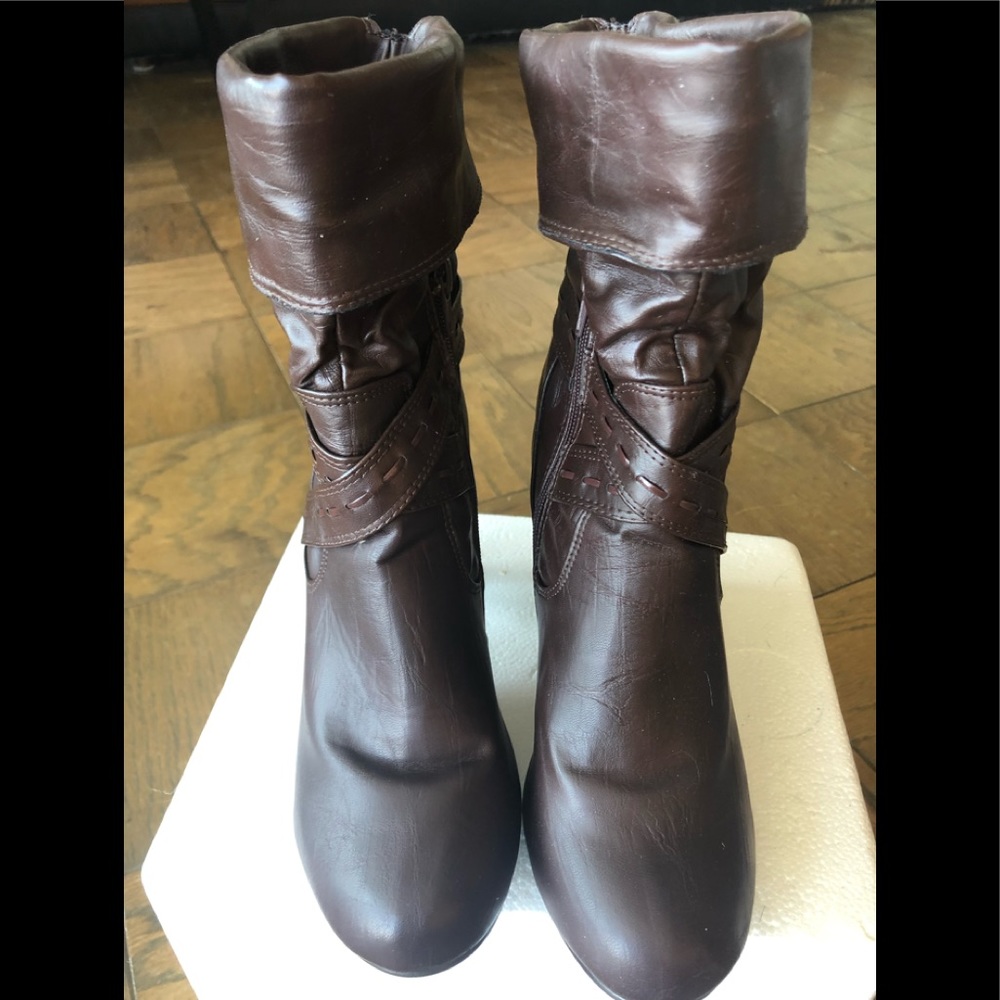 Boots - Picture 2 of 4